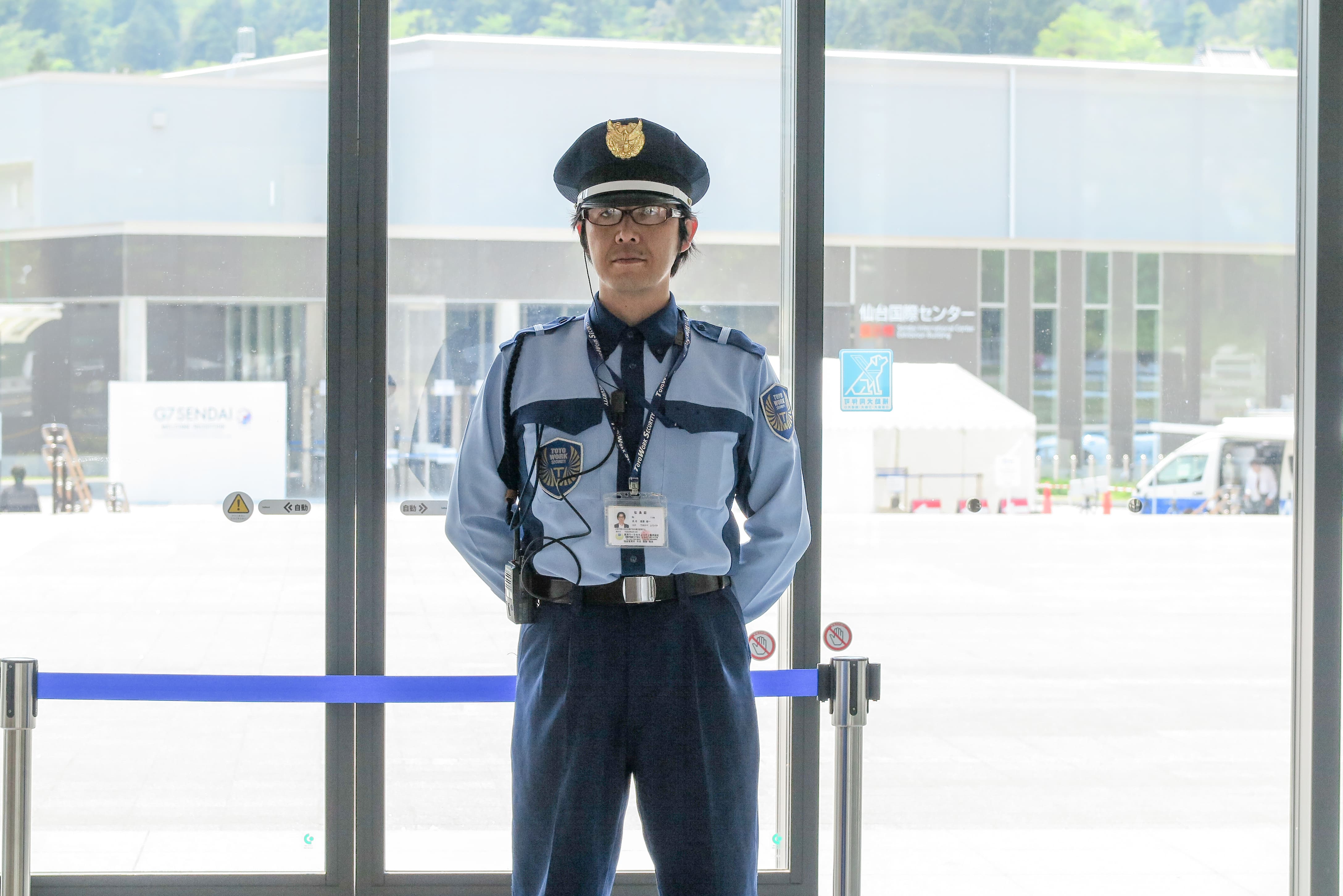 商業施設での施設警備スタッフ シフト制で夜勤あり 東洋ワークセキュリティ株式会社 採用サイト