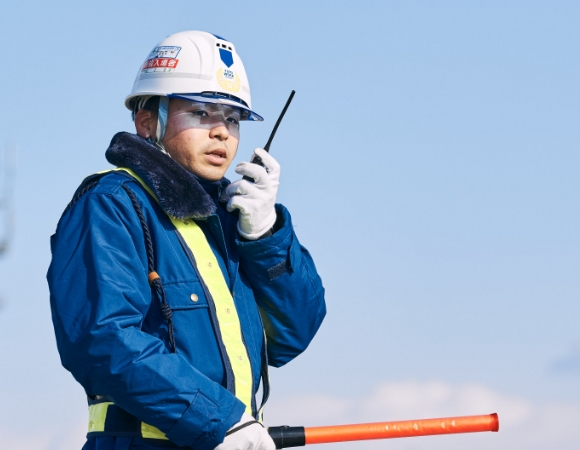 江戸川区葛西地域の工事現場での交通誘導警備です。週5日以上の勤務◎地元にお住まいの方活躍中！