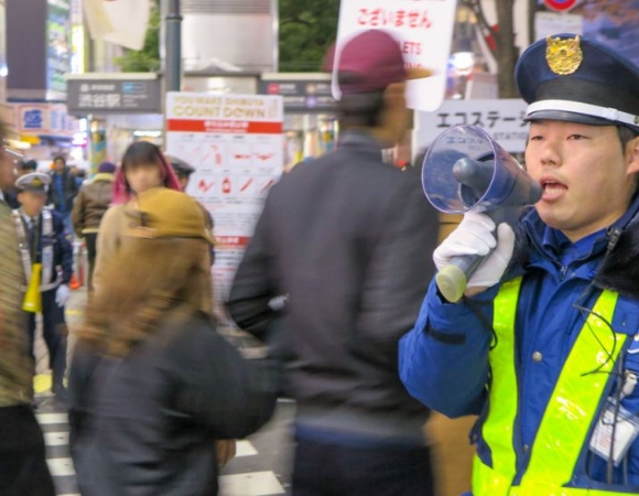 有資格者（交通２級）　交通誘導・雑踏警備スタッフ　20代から70代活躍中　資格支援制度充実