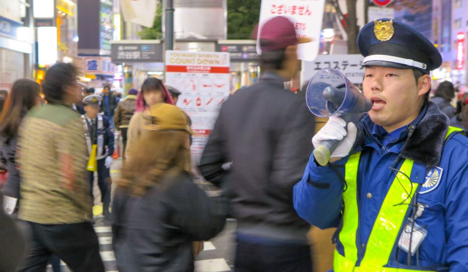 写真:イベント観客の誘導